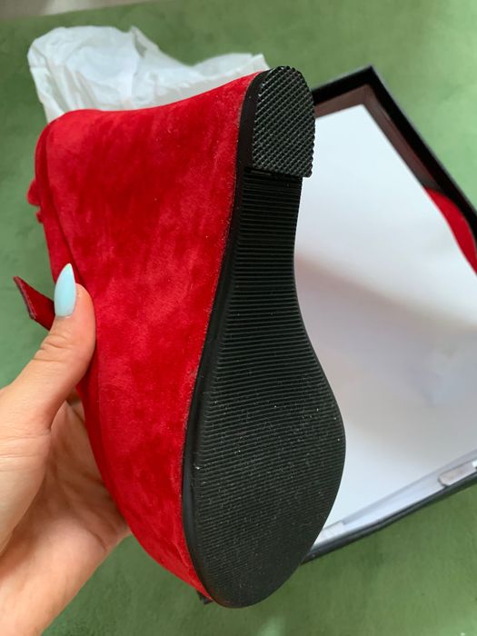 Червени платформи с каишка/велур