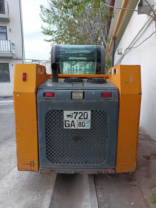 Продается мини погрузчик HY 700