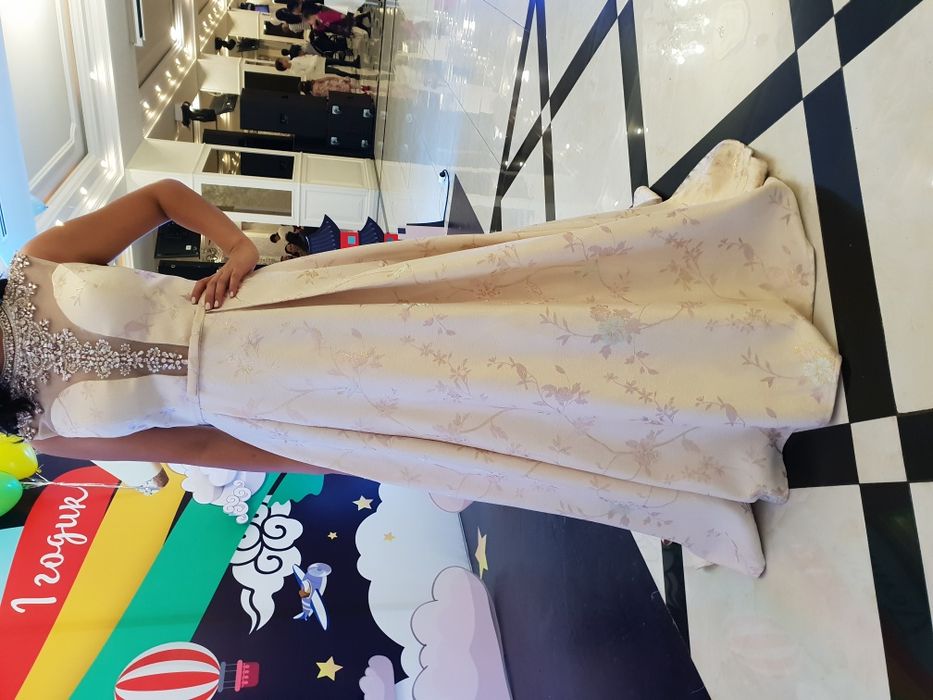 Красивое вечернее платье