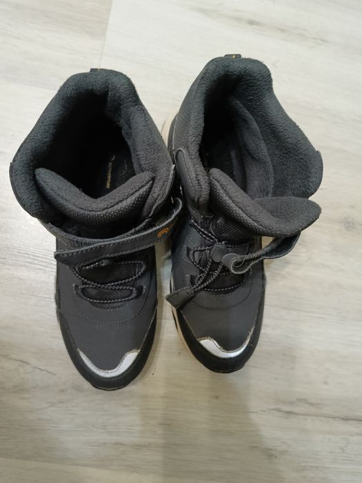 Продаю ботинки подростка