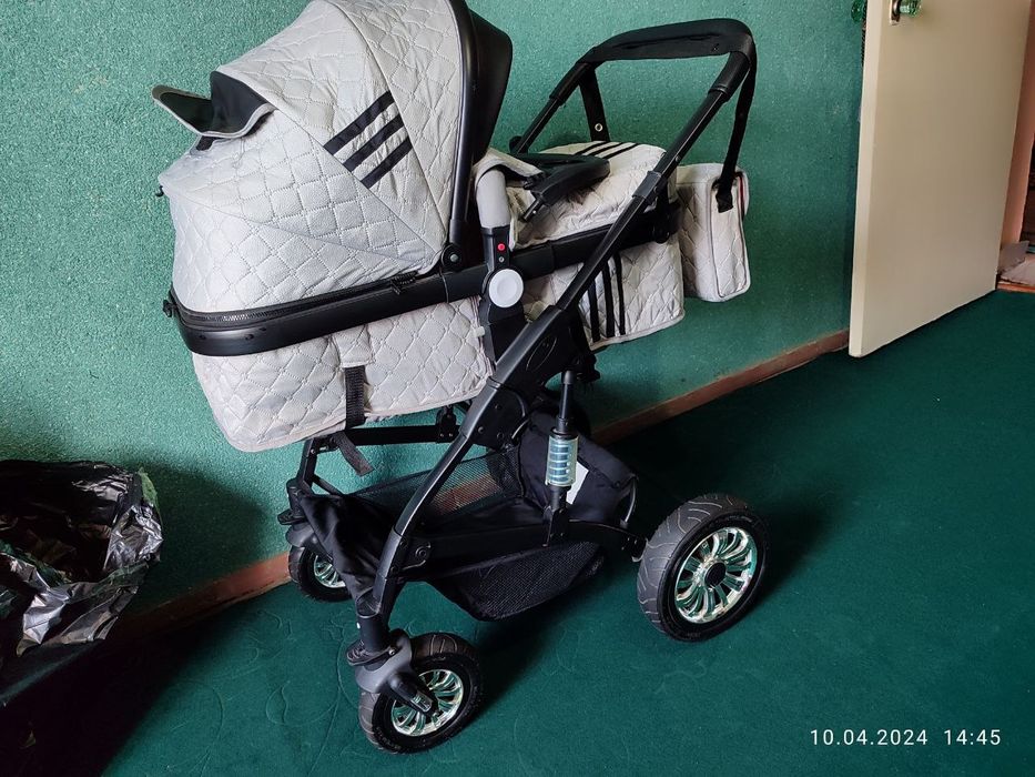 Детская коляска в хорошем состаянии
