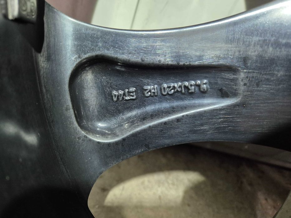 Продавам 4бр.джанти 20 цола с гуми за Мерцедес