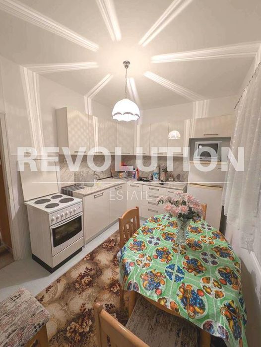 Дава се под наем Тристаен апартамент в Варна, Чайка - 100 кв.м за 550 € - Снимка #1