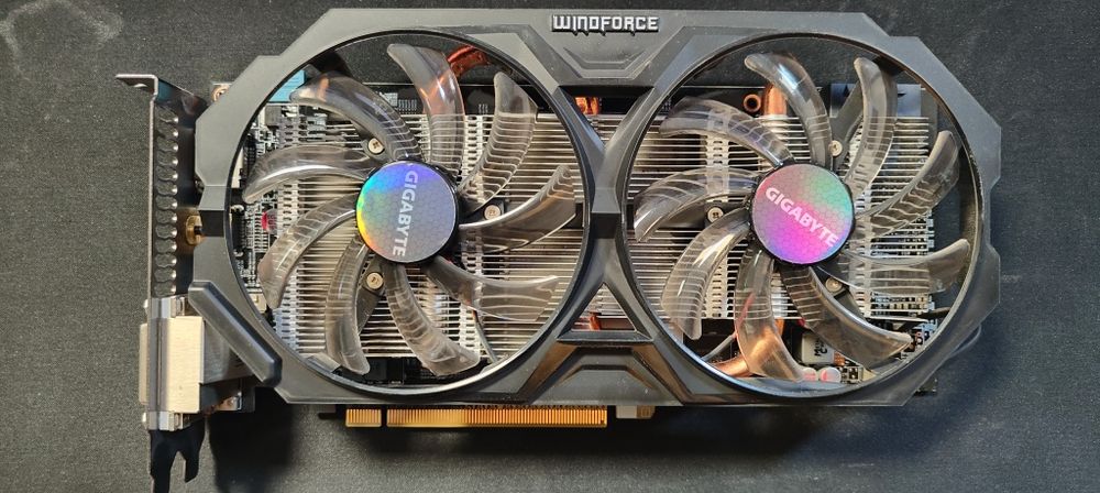 Placa video Gigabyte R9 270 OC 2GB DDR5 256Bit