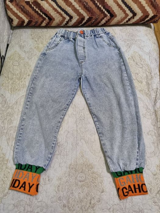Джинсы на девочку 8-9 лет