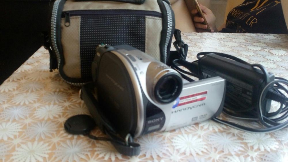 Продавам видео камера сони