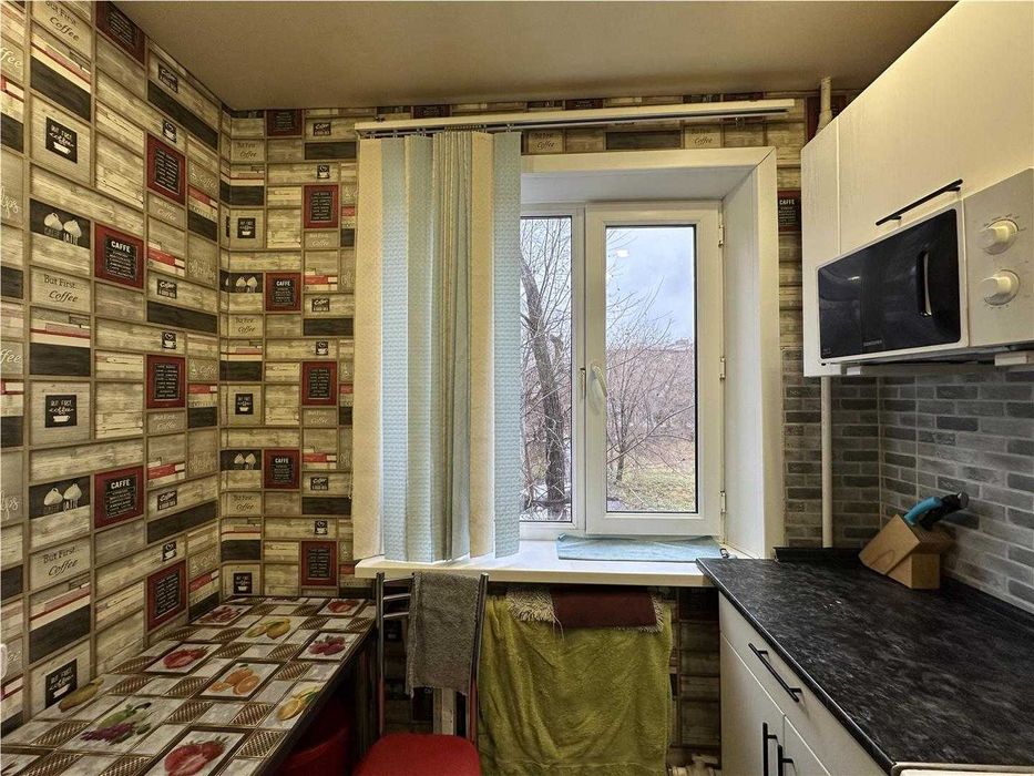 -Продам 3 комн на 7 микрорайоне.  Теплая!