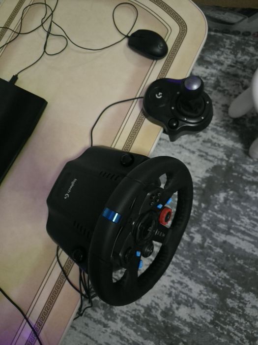 Volan Logitech G29 PC / PS4 / PS5 + Schimbător de viteze Logitech Shifter
