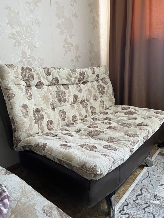 Диван маленький