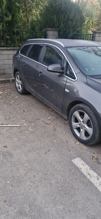 Vând Opel astra j17