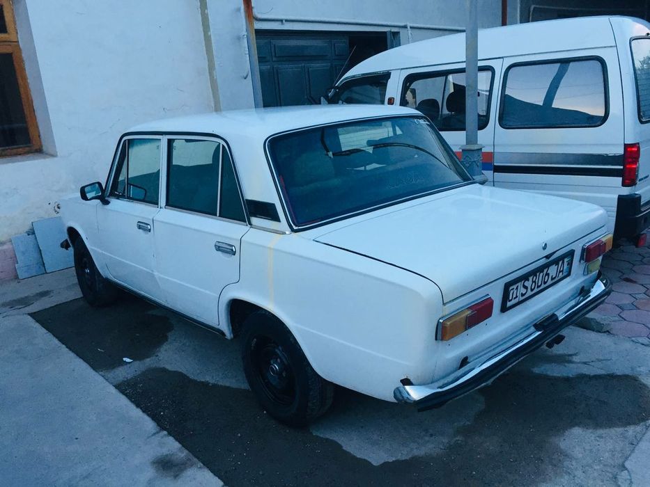 Vaz 21011 sotiladi srocni