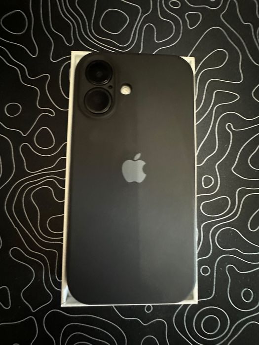 Продам идеальный айфон 16 plus