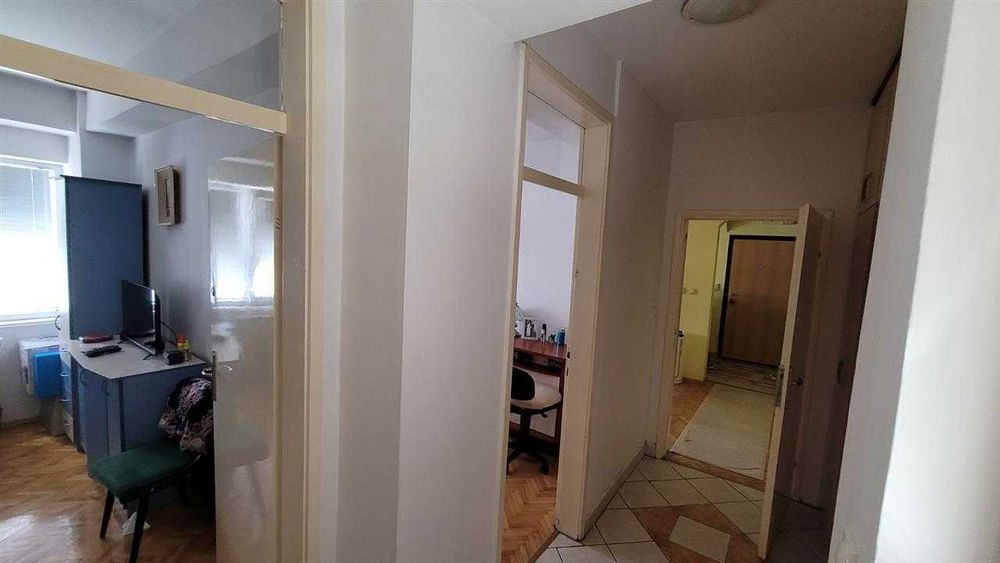 Дава се под наем Тристаен апартамент в Пловдив, Център - 88 кв.м за 280.5 € - Снимка #2