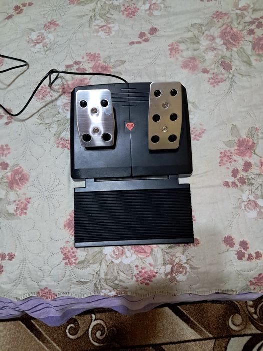 Продавам волан GENESIS SEABORG 400