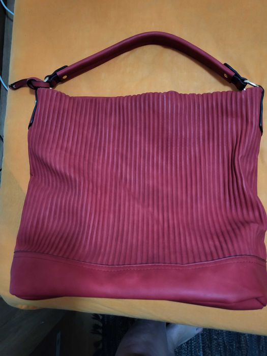 Червена елегантна чанта