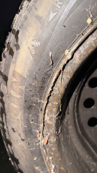 Гуми с джанти 15r 185/65  за  тойота корола версо