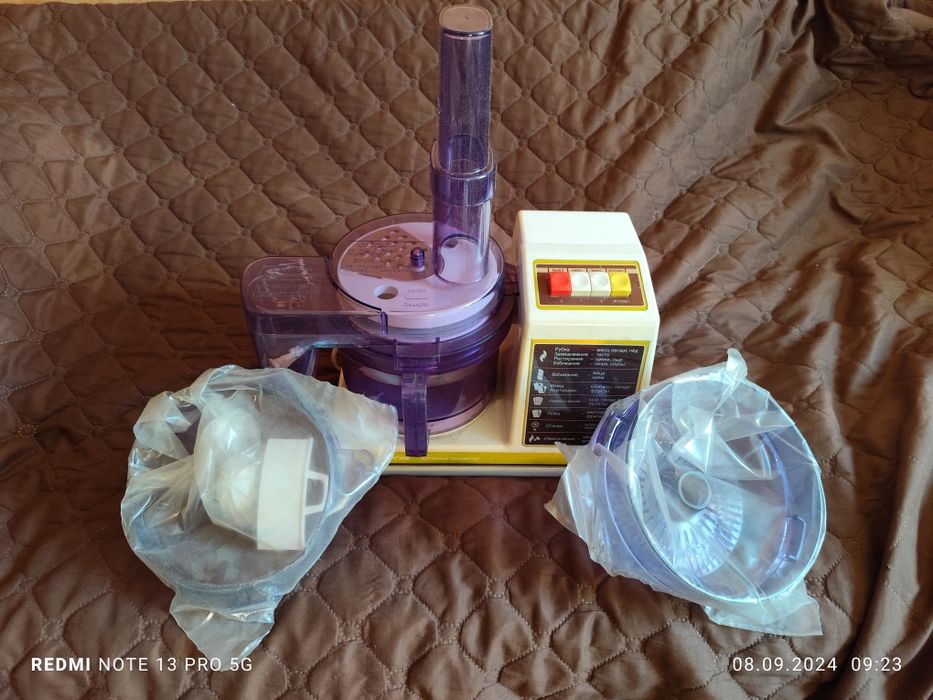 Продавам, произведен в СССР , кухненски робот