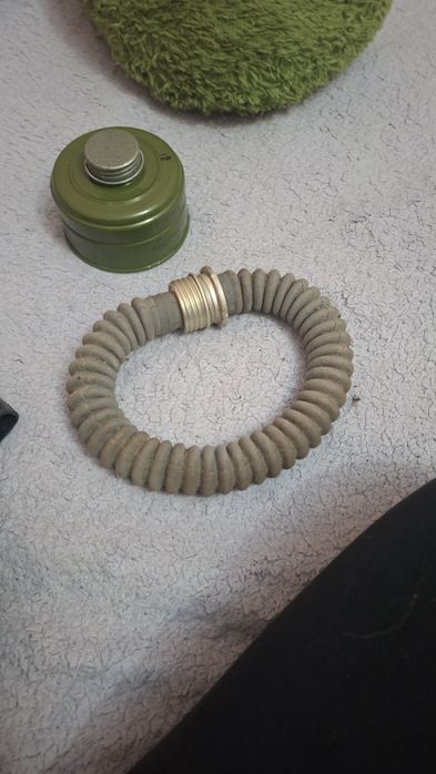 Продам противогаз гп5 чёрный  с трубкой