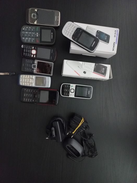 Lot 8 telefoane vechi pentru piese / colecție (Nokia, Sony Ericsson)