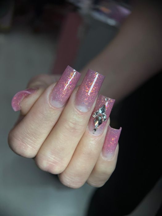 Tehniciană de unghii în Braila