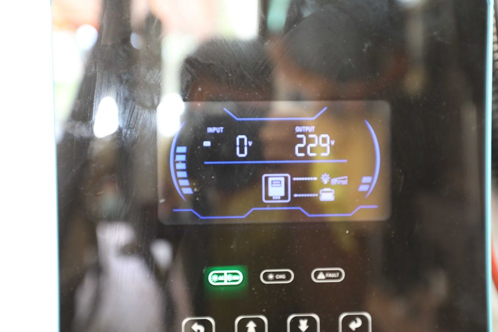 Invertor hibrid 4500W  24VDC / 230VAC