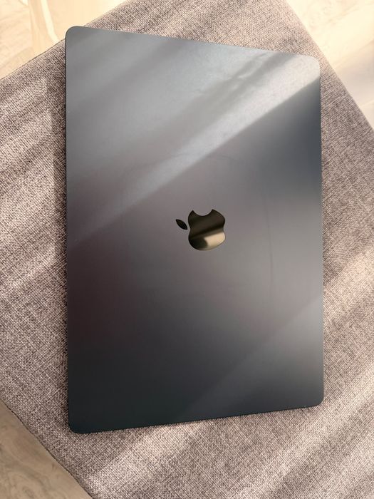 MacBook Air 15” M4 – 2025 – 16 GB RAM sănătate baterie 100%
Vând MacBook Air 15”, model 2025