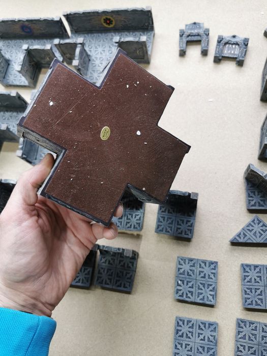 Teren miniaturi Dwarven Forge Den of Evil Room Set