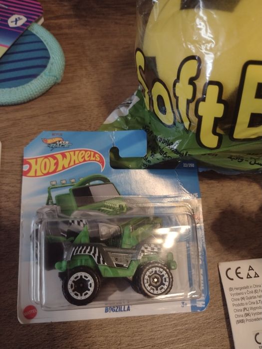 Детски чисто нови занимателни играчки +звънче за колело кучето9бр.