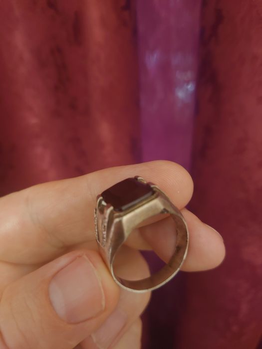 Продам мужской серебряный перстень