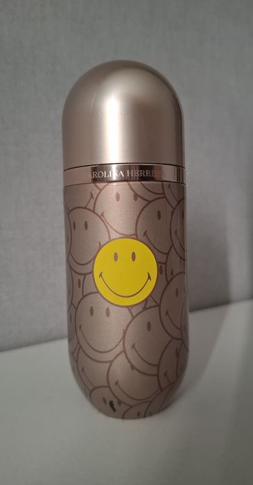 Carolina Herrera 212 VIP Rosé Smiley Edition.