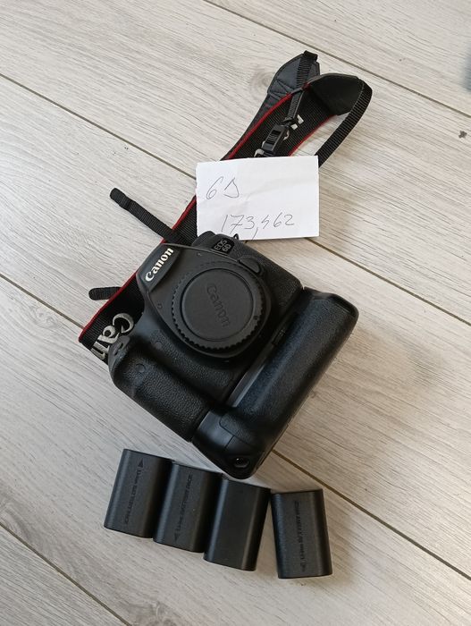 Se vând următoarele aparate foto Canon