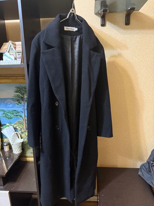 Продается черное женское пальто