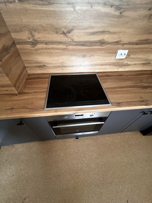 Продам низ кухню с техникой