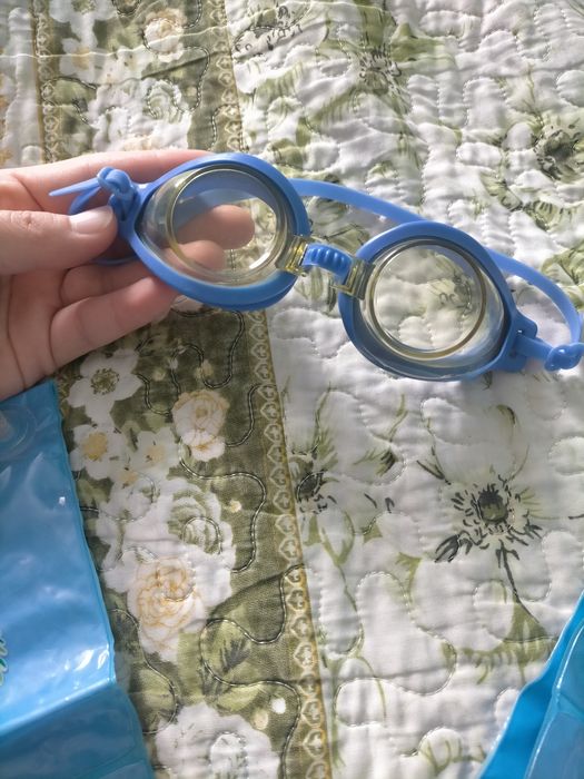 Продам набор для бассейна, плавки, очки!