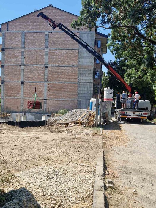 Камион с кран/Транспортни и монтажни услуги в страната и чужбина