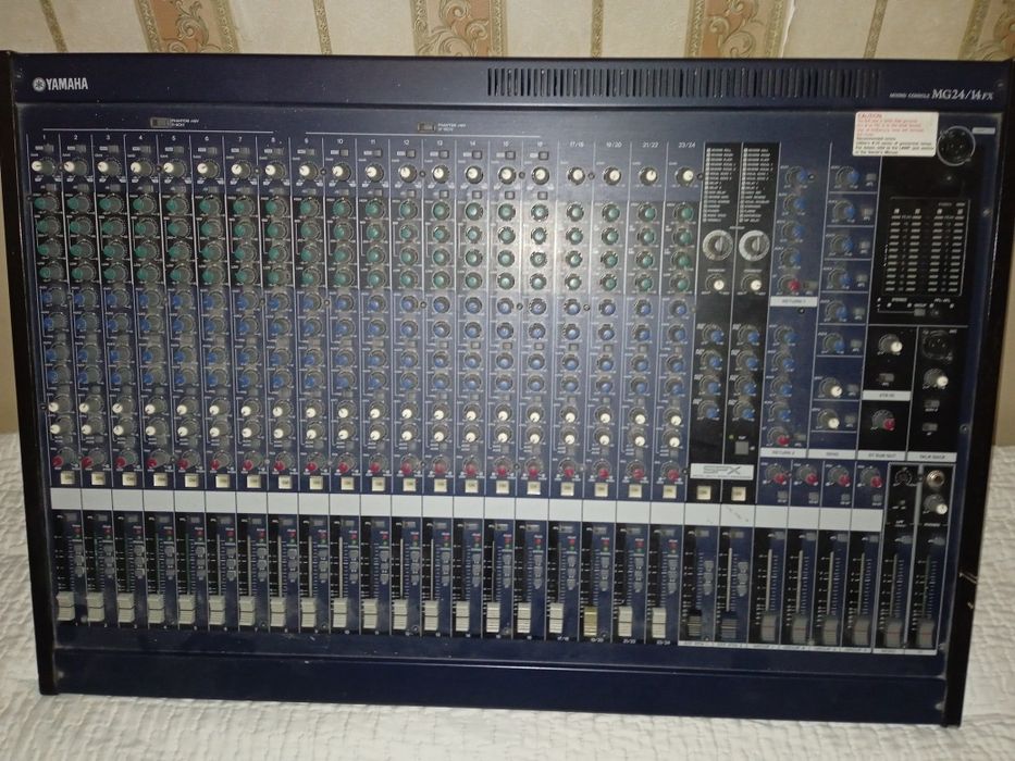 Микшерный пульт YAMAHA