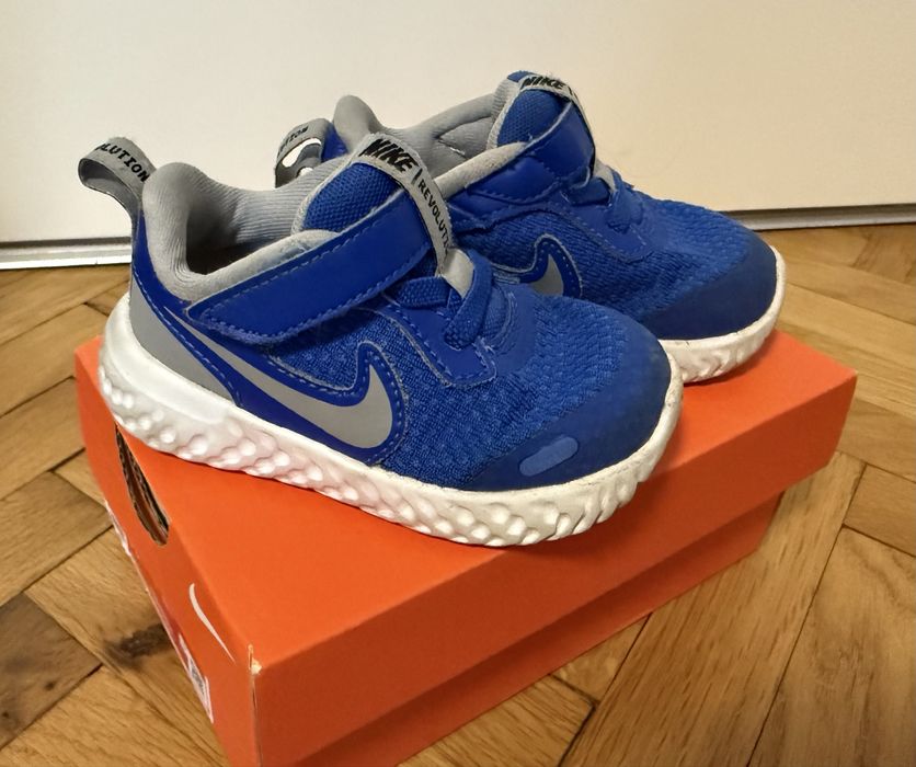 Детски обувки/маратонки Nike Revolution 5, 6 и ботуши D.D. Step