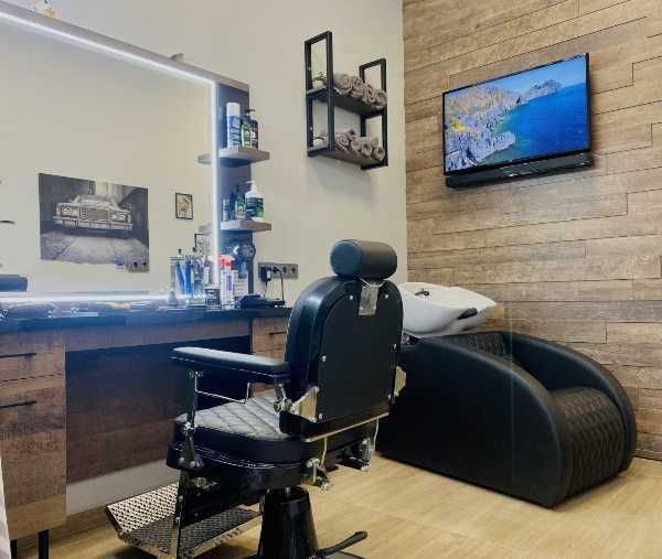 Дава се под наем Магазин в Пловдив, Кючук Париж - 20 кв.м за 348.84 € - Снимка #1