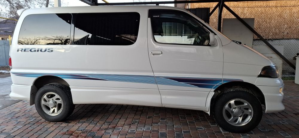 Toyota hiace regius
