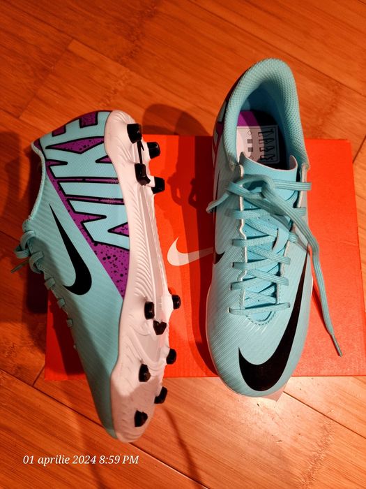 Ghete fotbal Nike marime 37.5