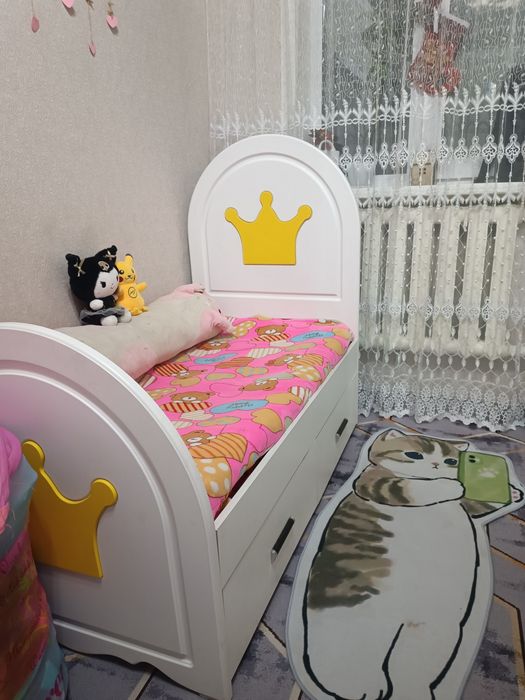 Продам кроватку для девочки