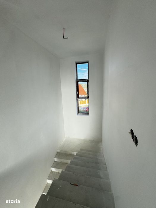 Casa individuala, 4 camere, 120 mp utili, teren liber 702 mp, Chinteni