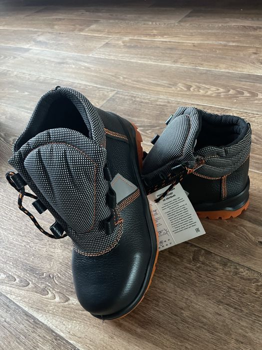 Продам рабочие ботинки 39 размер