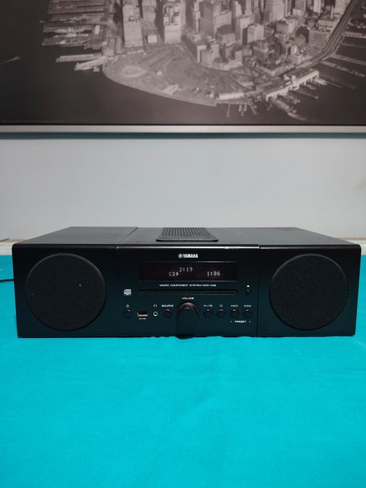 YAMAHA MCR-042  mini sistem audio cu CD, USB, AUX,  IPod, cu boxe originale, fără telecomandă