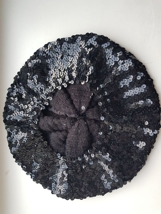 Береты с вышивкой и пайетками