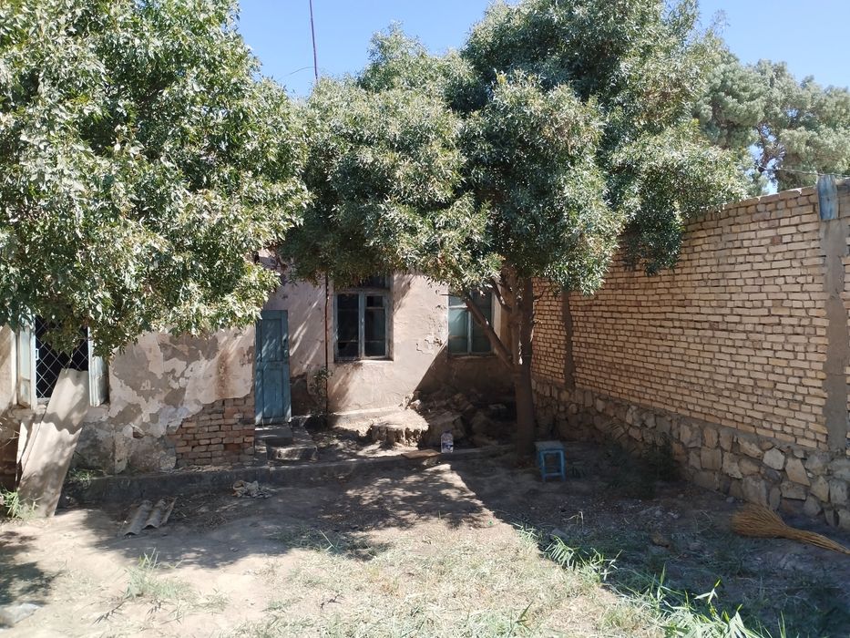 КОГОН,Шахар , Вохрни олдида катта Уй сотилади ,