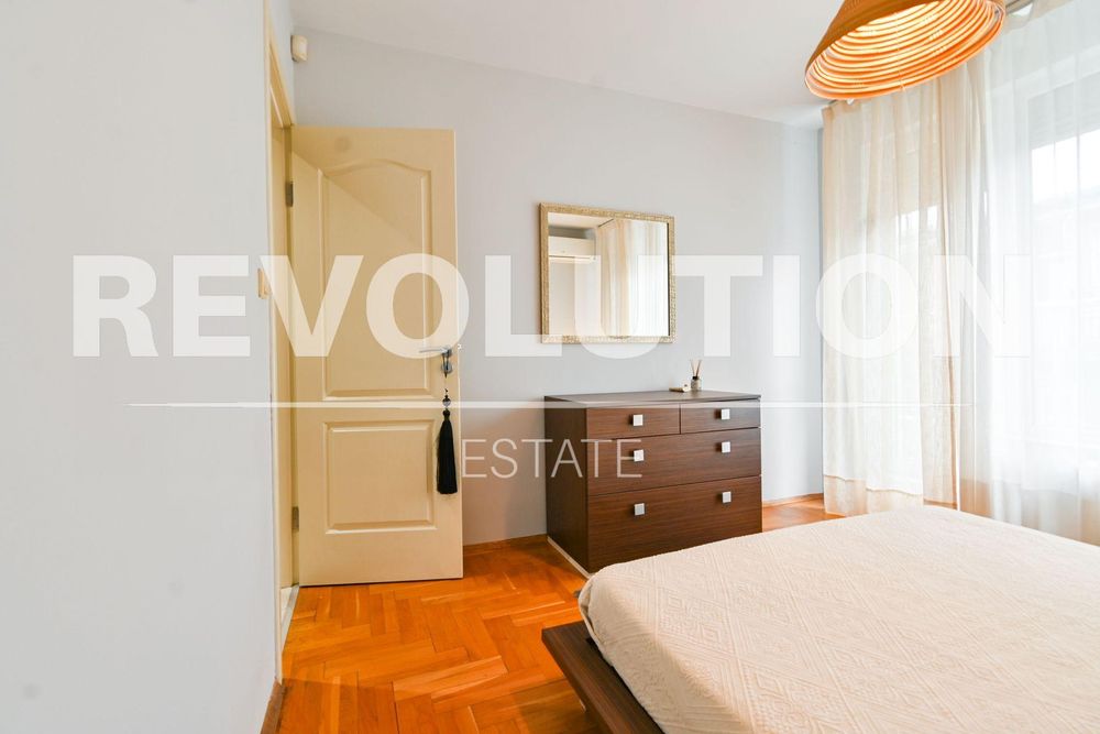 Дава се под наем Тристаен апартамент в София, Център - 125 кв.м за 1196.97 € - Снимка #7