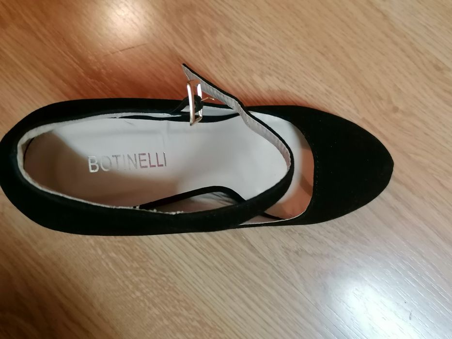 Pantofi negri cu toc