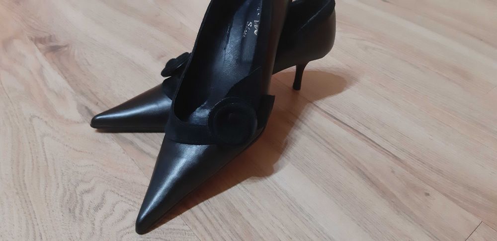 Обувки ЕСТЕСТВЕНА Кожа! Декорирани с Красиво Цвете от Набук! НОВИ! №36