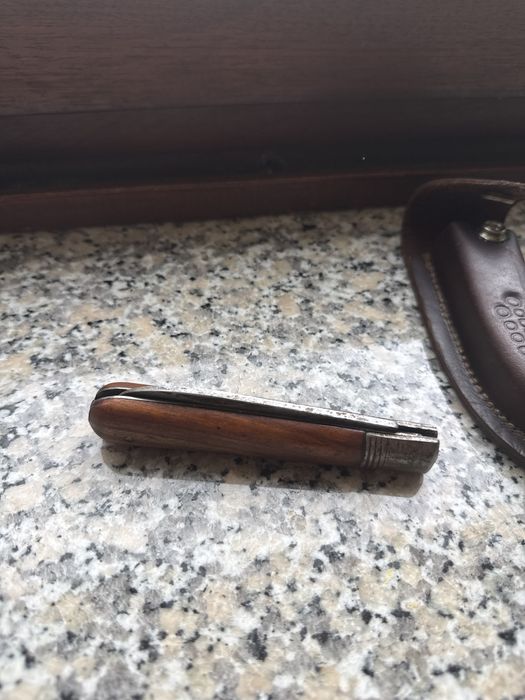 briceag de electrician / briceag tehnic clasic, probabil din anii '70-'90. Genul ăla de briceag pe care îl aveau mai toți meseriașii pe vremuri.